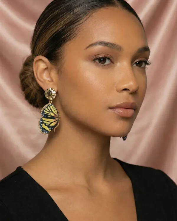 Elegant drop earrings from Passionate Bangladesh, lightweight dangle design for women and girls, perfect for parties and special occasions. Try our different designs like butterfly earrings, long chain earrings, heart shape earrings and stone earrings.