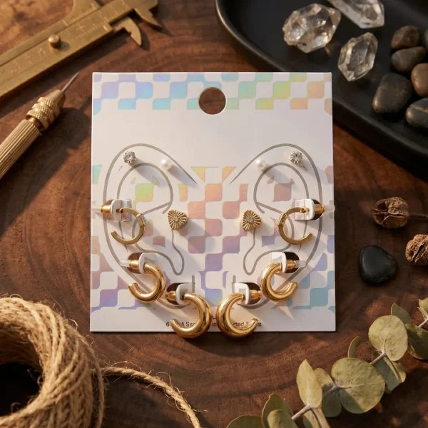 Shop ear cuffs, earrings, necklaces, finger rings, bags, beauty essentials at Passionate Bangladesh. Trendy, budget-friendly, and ready to gift.