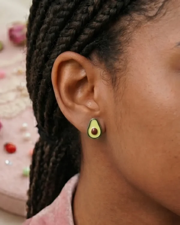 Trendy stud earrings for girls and women, simple everyday designs and sparkly studs from Passionate Bangladesh for party looks. https://passionatebangladesh.com/